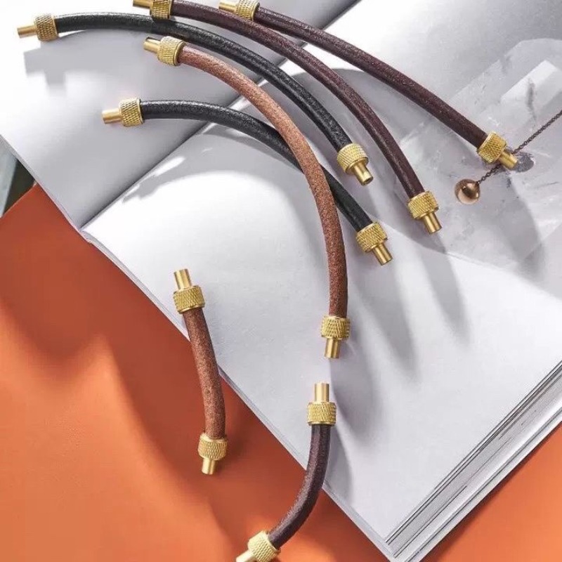 真鍮+革製キャビネットプルハンドル 環境に優しいモダンキャビ - Leatherwork Hardware のレビューと価格