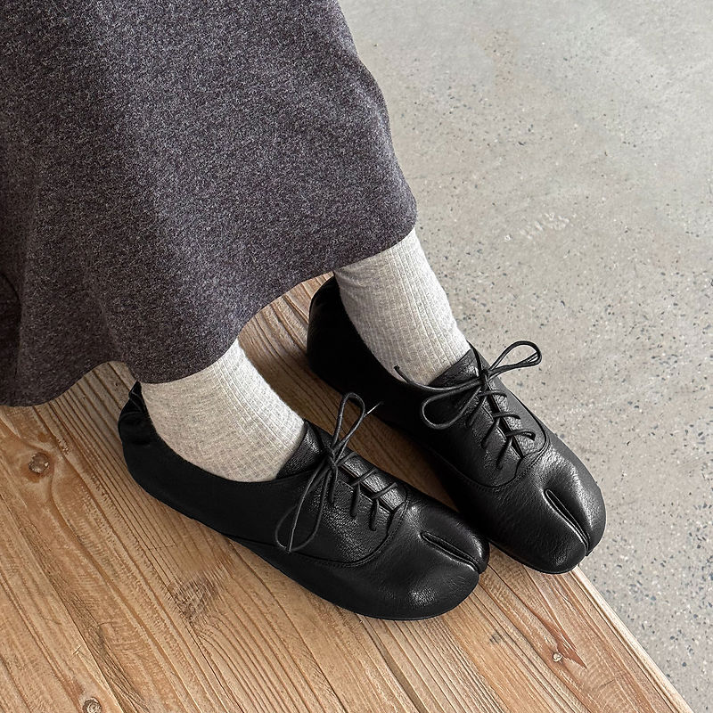 本革羊皮タビシューズ、スプリットトゥレースアップフラットレデ - Leather Work Oxfords のレビューと価格